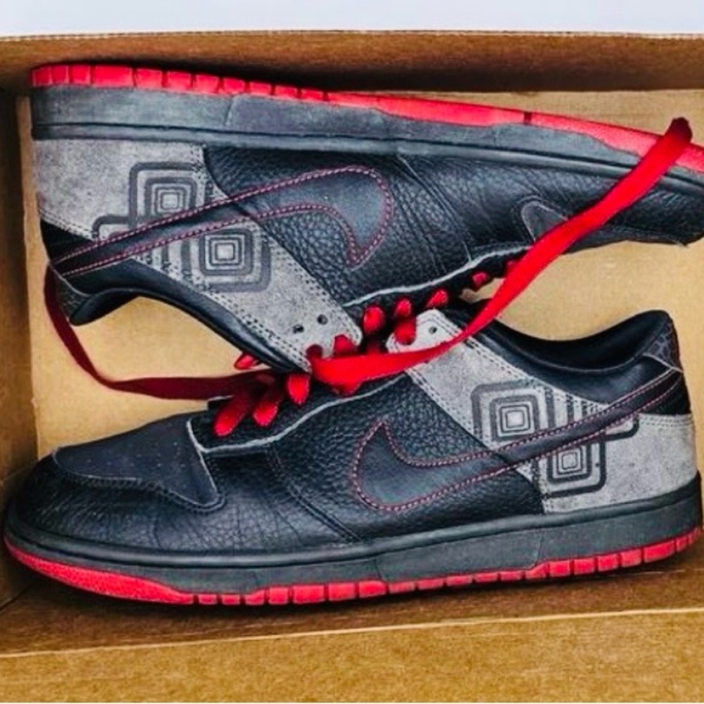 2008 NIKE DUNK LOW NYX  "RED SHADOW"SZ 10.5